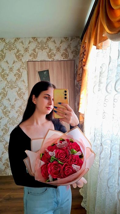 Букети з атласної стрічки, Букети з цукерок та вина