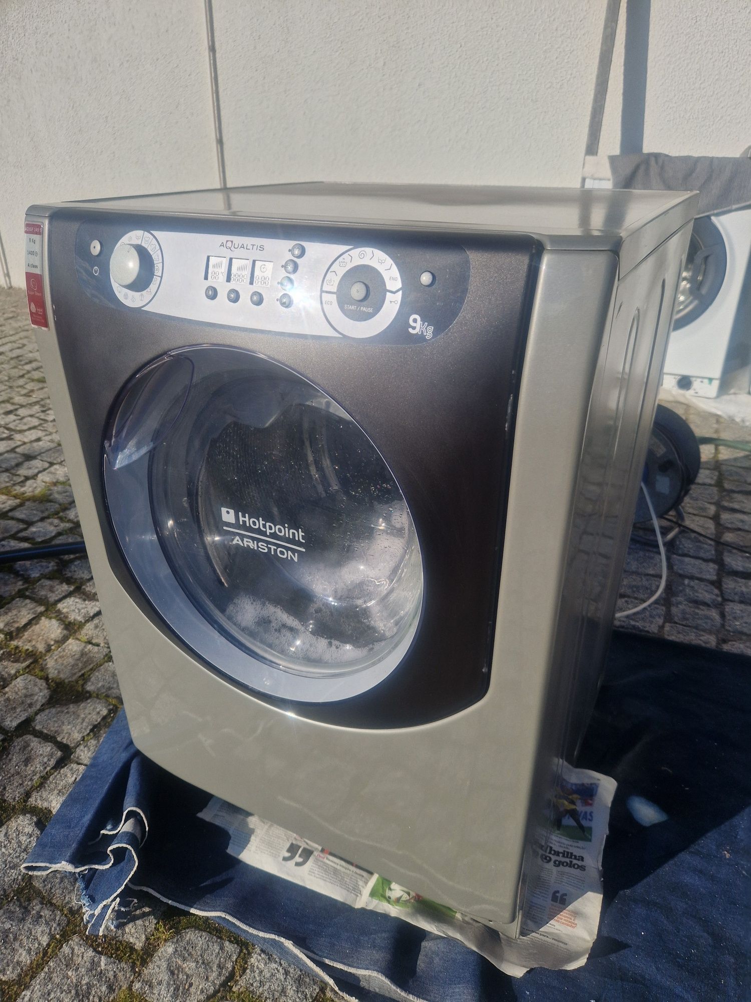 Máquina de lavar roupa Ariston 9kg