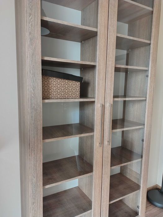 Przeszklona biblioteczka - stan bardzo dobry