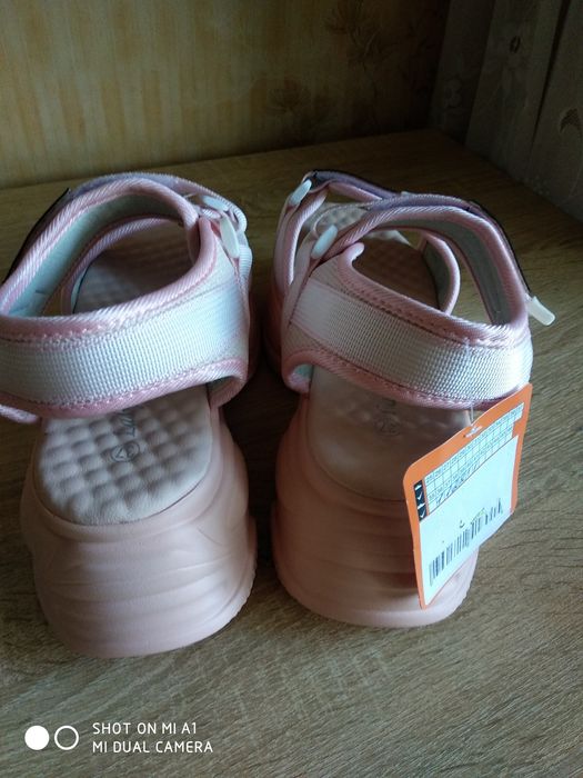 Босоножки  новые