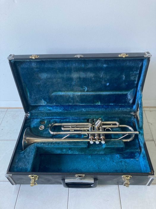 Vendo Trompete Bb Yamaha YTR 1335.