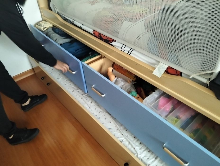 Estúdio com 3 camas e roupeiro