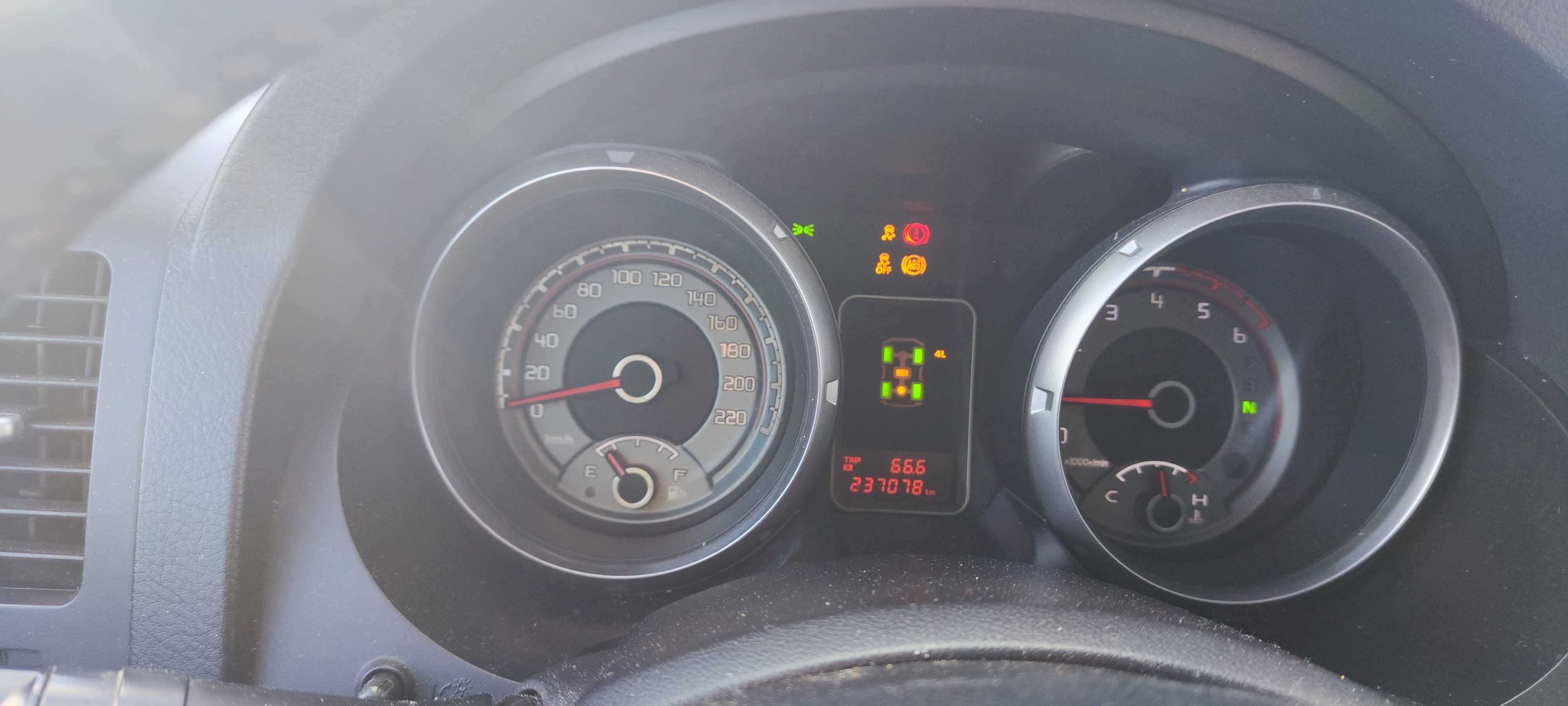 Mitsubishi Pajero 3.2 DID 200 KM-lift 2"+pneumatyczne poduszki sprężyn