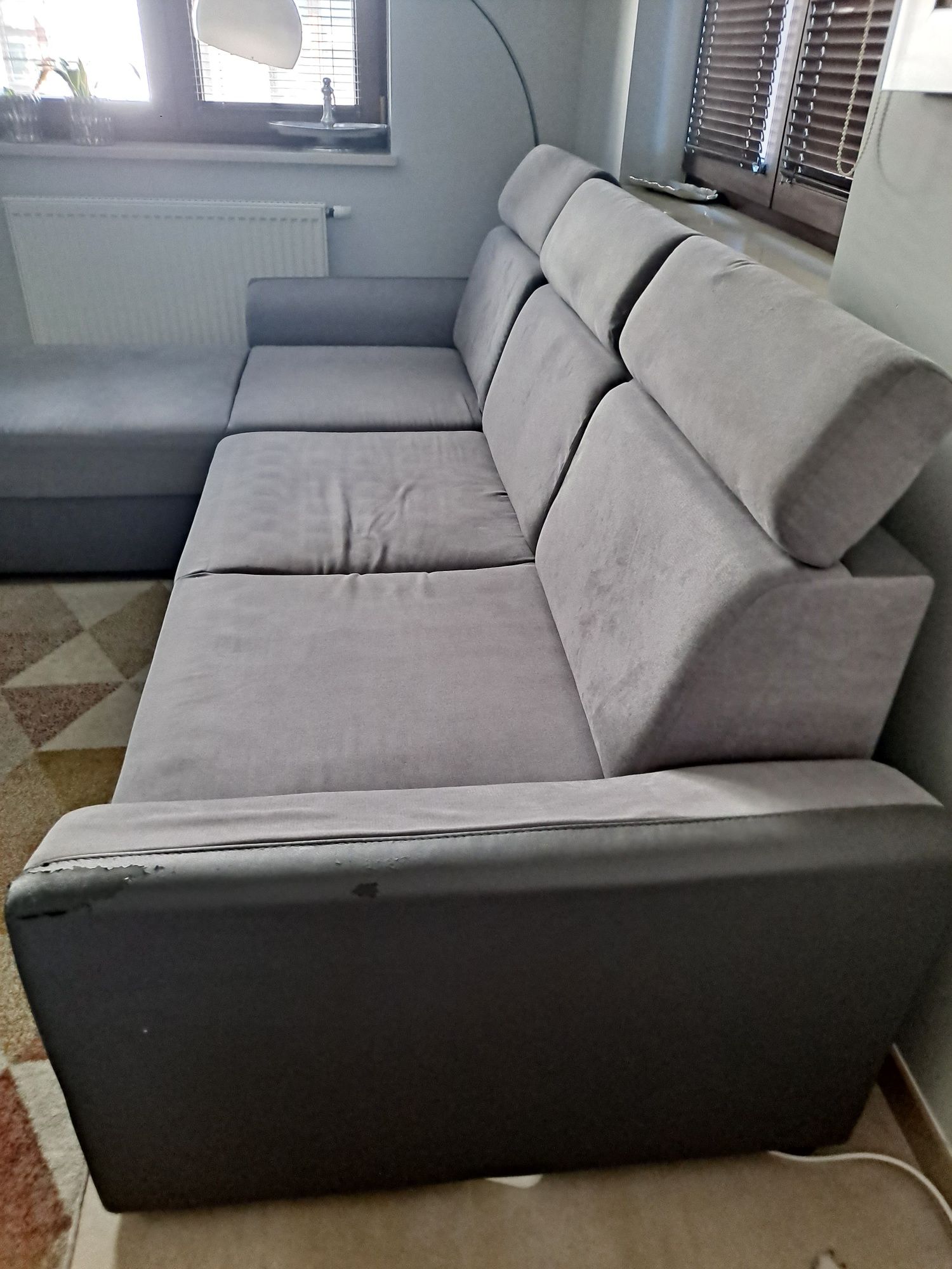 Narożnik z funkcją spania i pojemnikiem