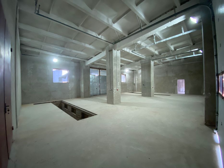 Автосервіс,станція обслуговування вантажних автомобілів