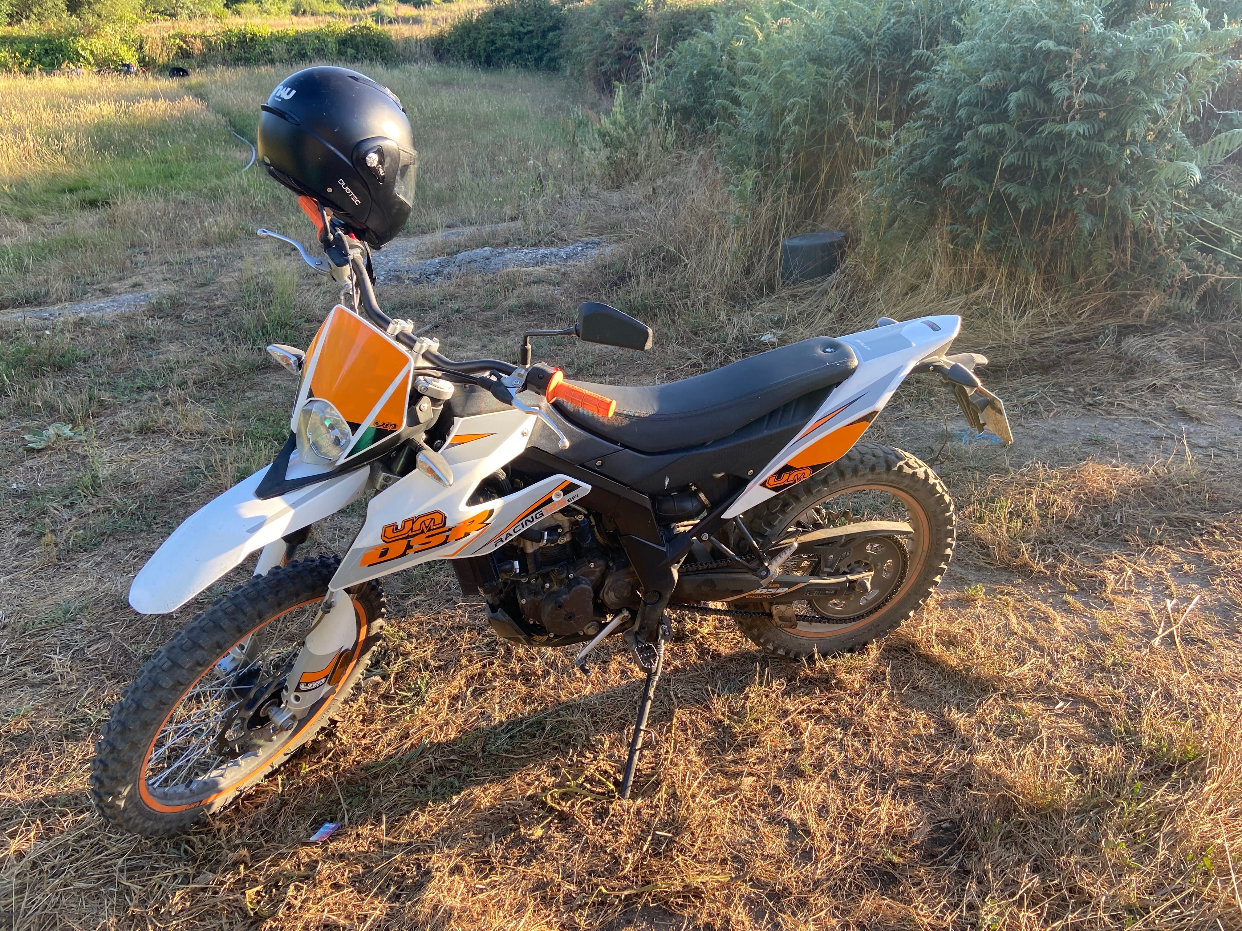 Mota como nova Um dsr 125 ex