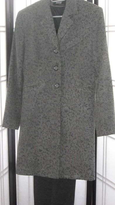 Костюм брючный женский необычный, размер М шерсть