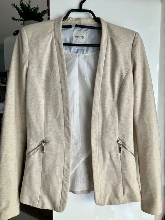 Śliczny jasny filigranowy  żakiecik marynarka