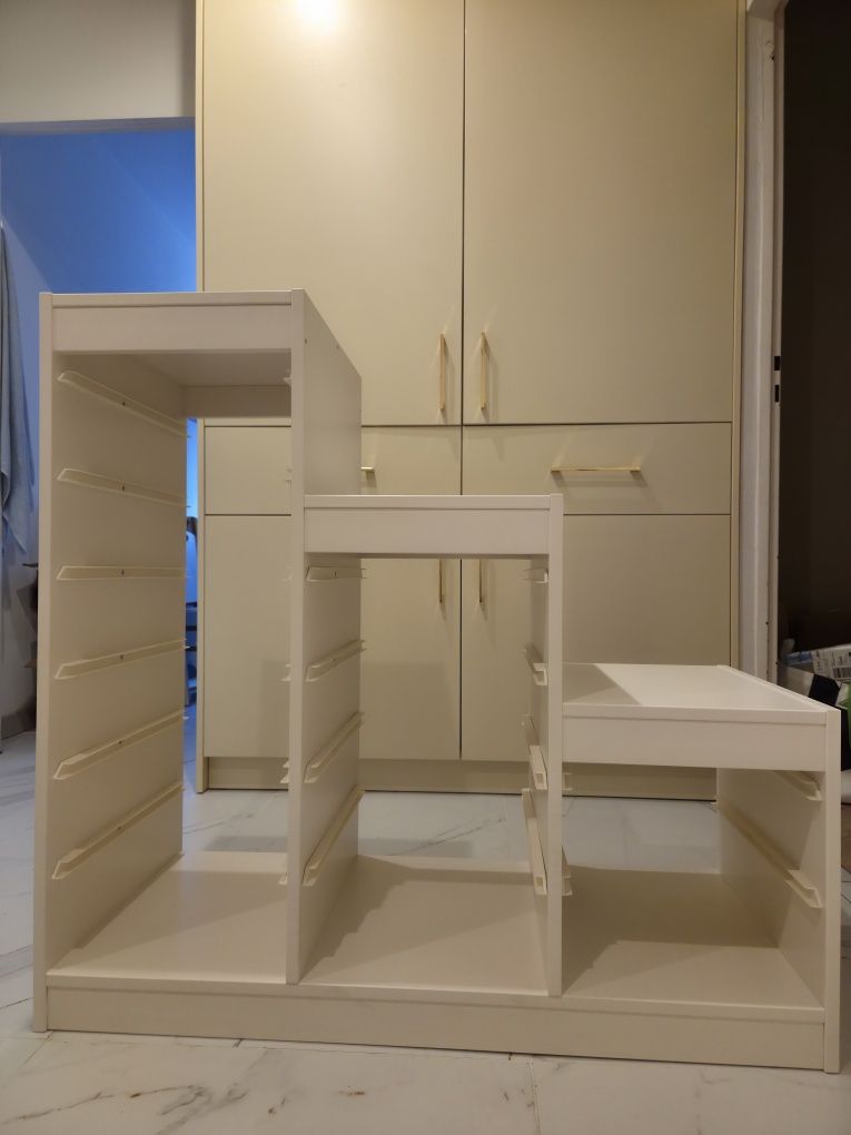 Biała rama ikea trofast