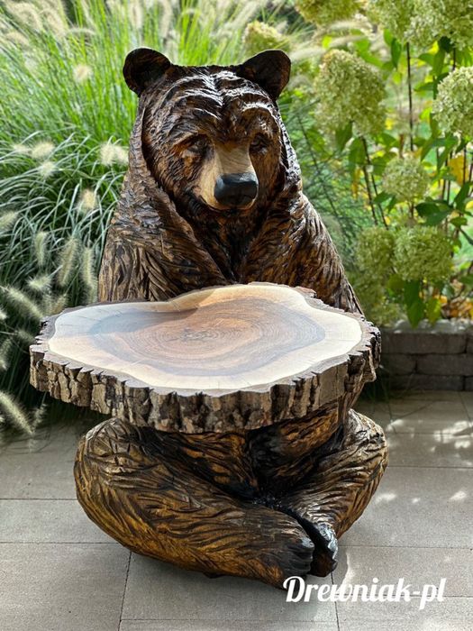 Ręcznie rzeźbiony niedźwiedź z drewna – dekoracja / stolik / unikat
