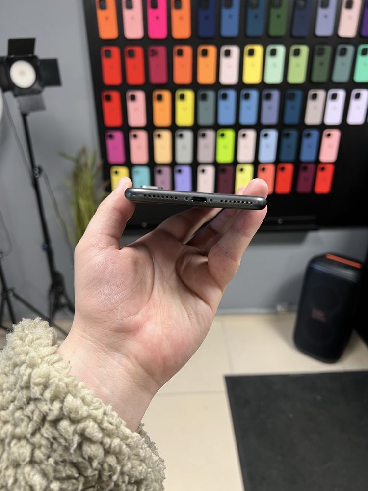 iPhone 8 Plus 64GB Space Gray Neverlock