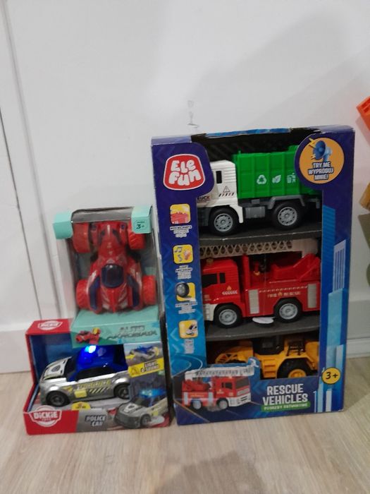 Nowy Zestaw samochodow policyjny smieciarke straz