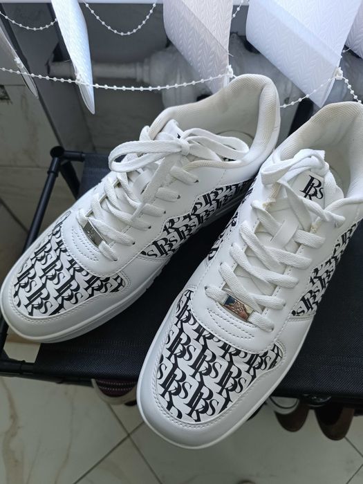 Чоловічі кросівки супер стан