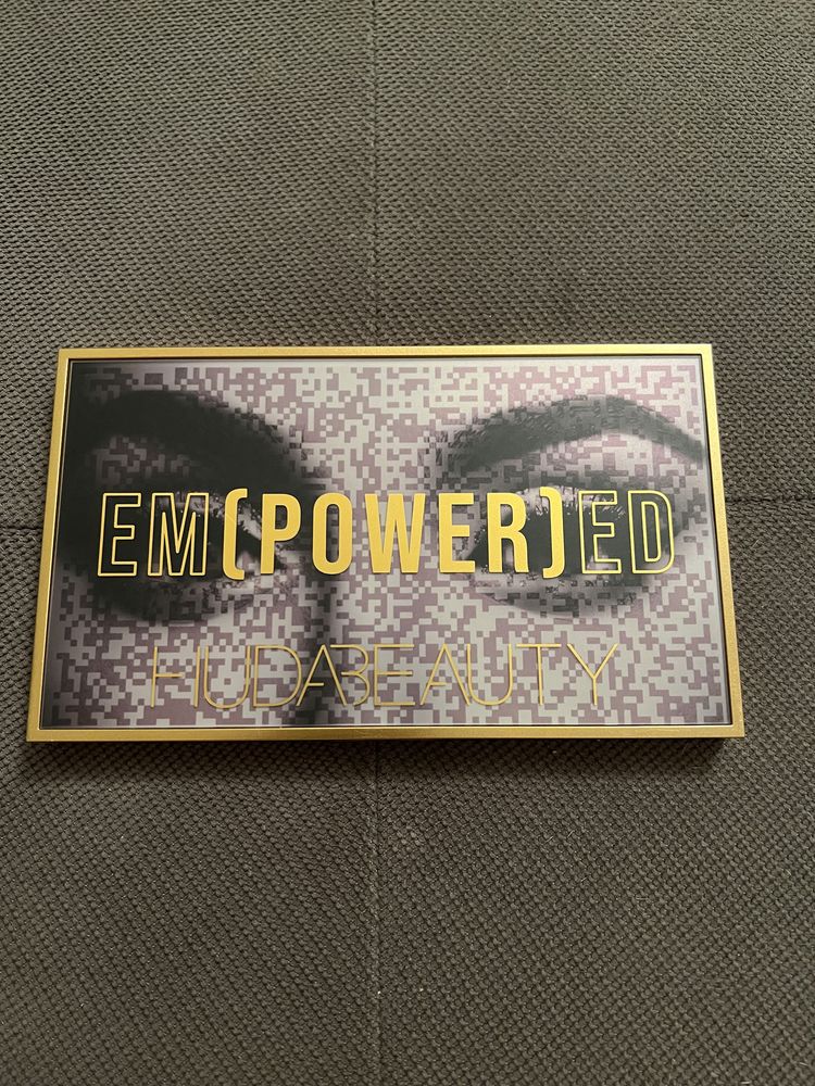 Paleta paletka cieni Huda Beauty Empowered