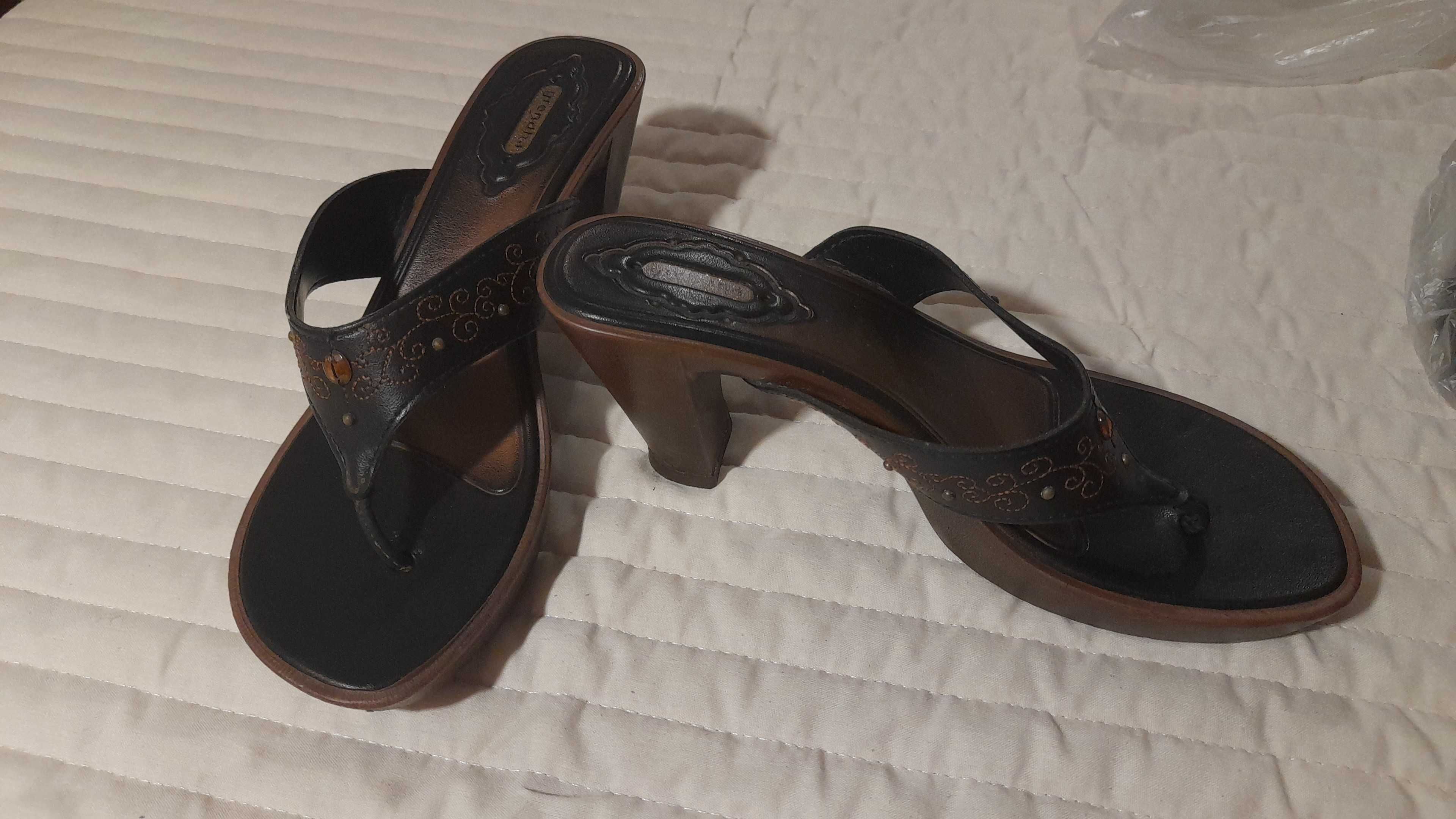 Sandálias Grendha, cor preto e castanho, tamanho 40