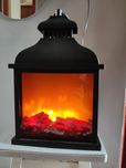 Lampa z imitacją kominka.