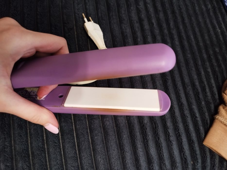 Випрямляч для волосся Elbee – робочий, простий у використанні