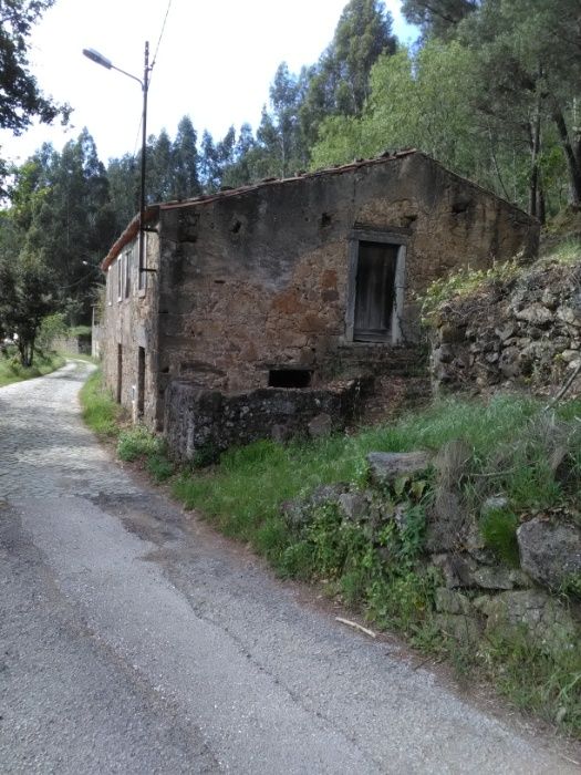 casa em pedra para recuperar -Pomar da serra-Espinhal