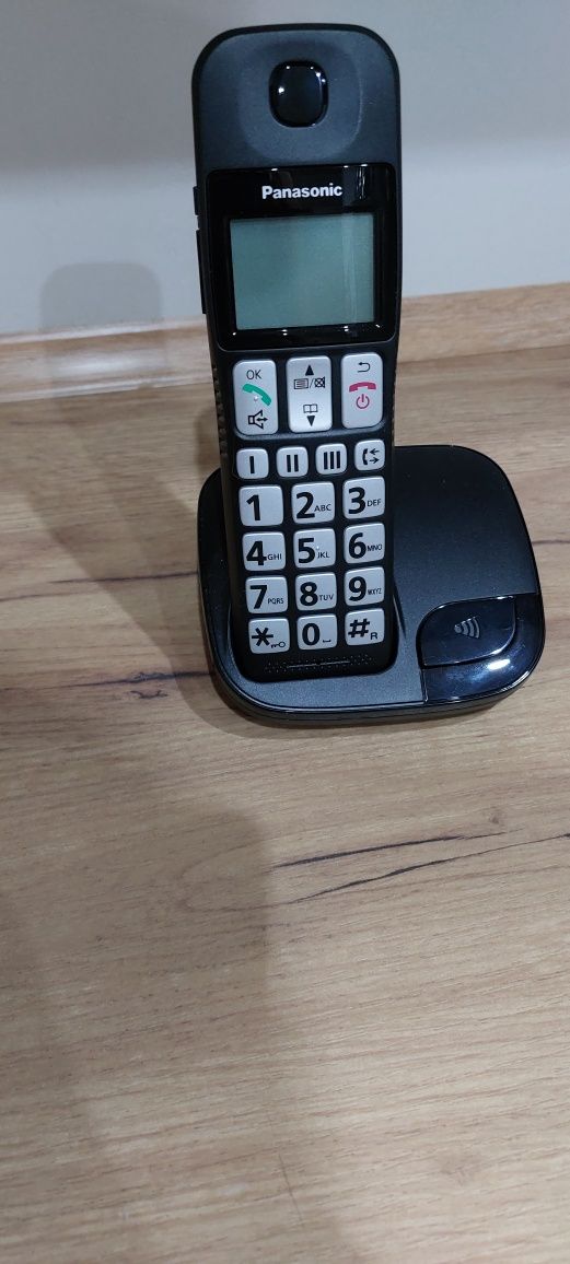 Telefon stacjonarny Panasonic KX-TGE110  Czarny