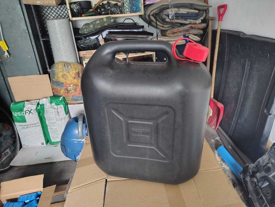 Niemiecki Kanister 20l na paliwo Hünersdorff 20litrów czarny Karnister