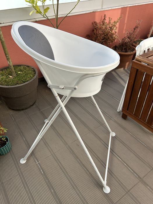 Banheira Snuggle com pés de suporte