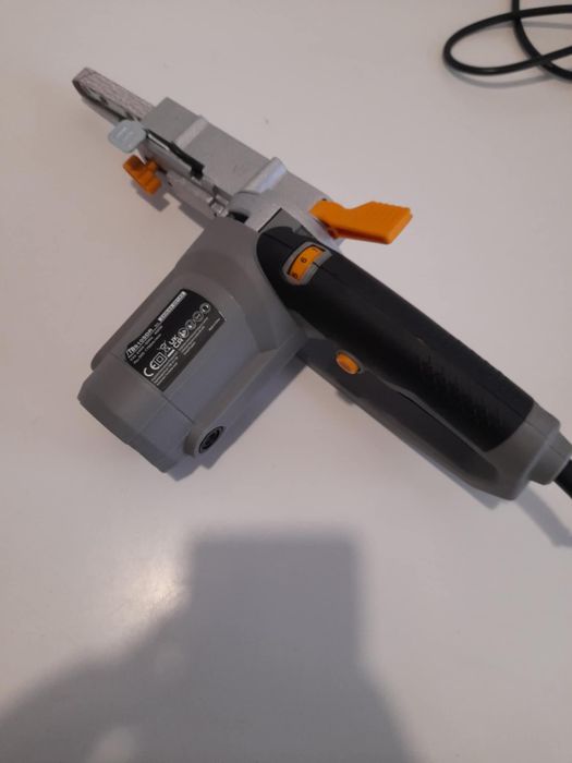 Szlifierka taśmowa Titan TTB910SDR 400W
Stan bardzo dobry 100% sprawna