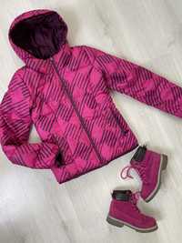 Яркий лук куртка Nike пуховик короткий замшевые боты сапоги розовые