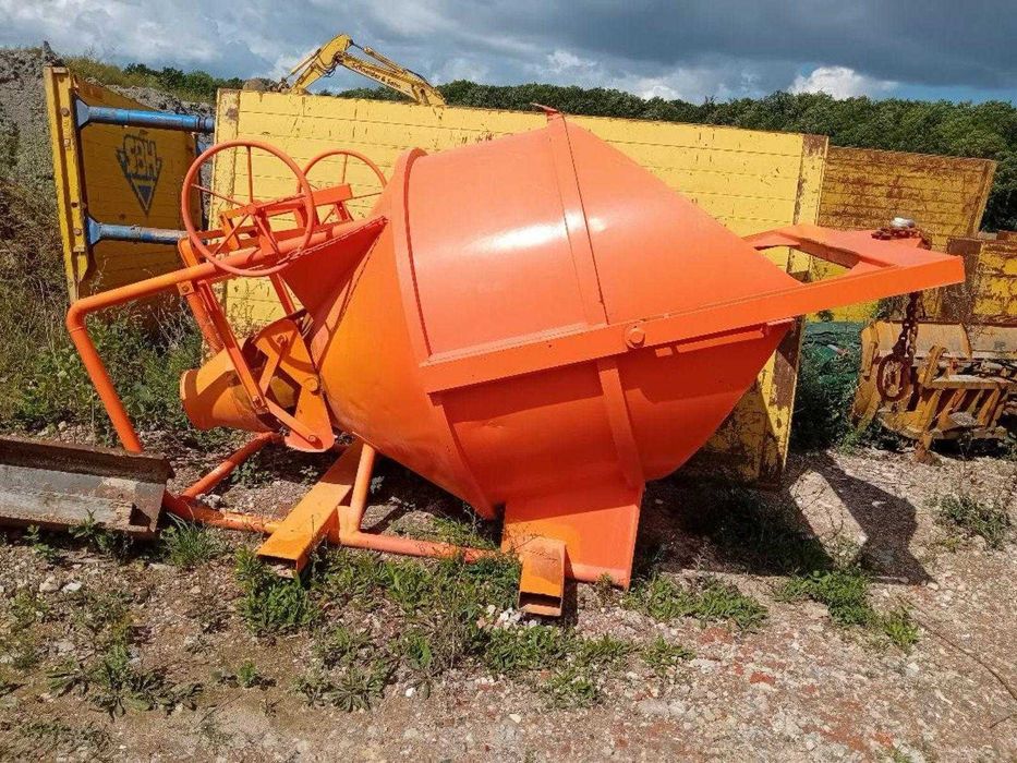 Pojemnik zbiornik dźwigowy do betonu 2000L Eichinger 1018H Rękaw koło