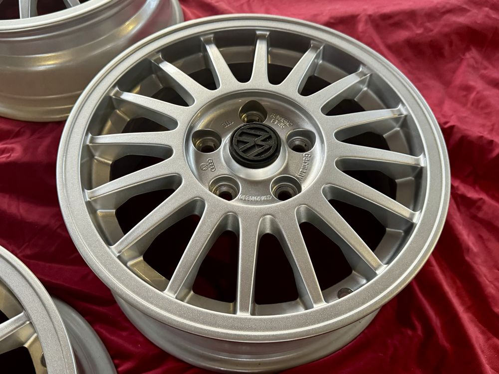 Felgi Audi 100 C3 80 Quattro VW nowe 1984 rok Volkswagen alufelgi 5x