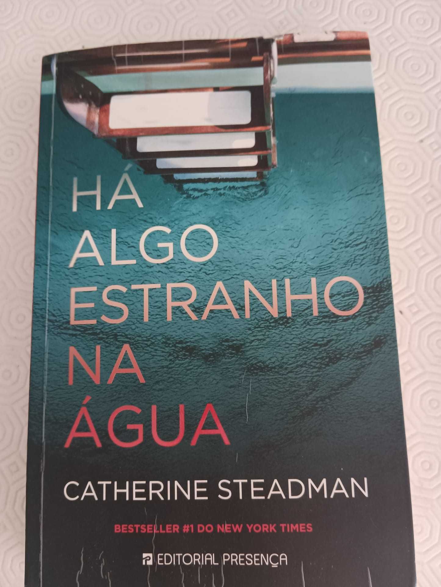 Há algo estranho na água - Catherine Steadman