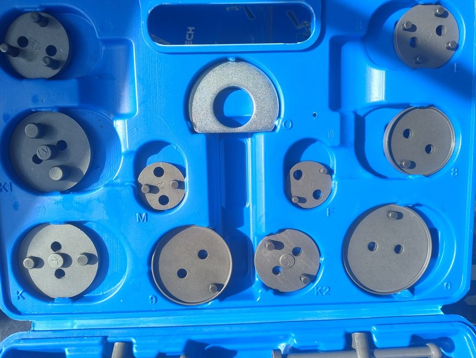 Klucze do tłoczków hamulcowych 22 sztuki + walizka