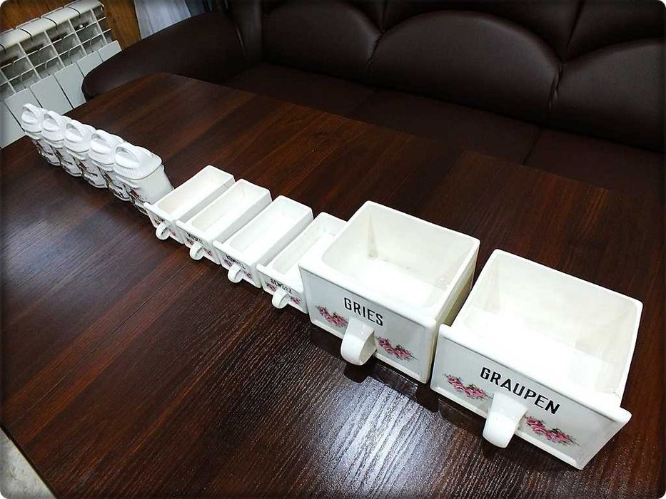 Zestaw Stare pojemniki kuchenne porcelana Roesler na przyprawy z PRL