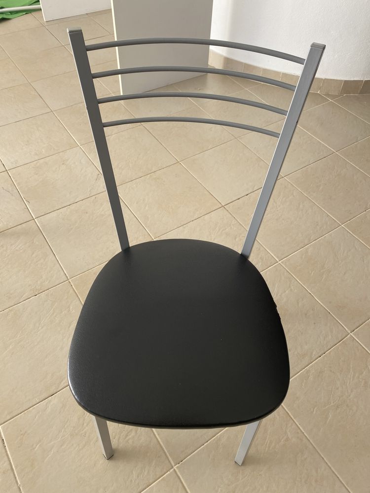 Mesa Extensível + 4 Cadeiras