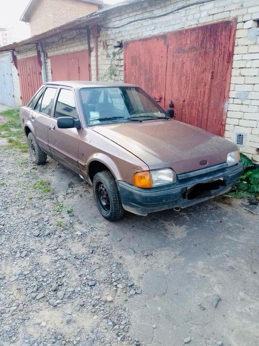 Передній бампер Форд Ескорт мк4 задній бампер Ford Escort mk4