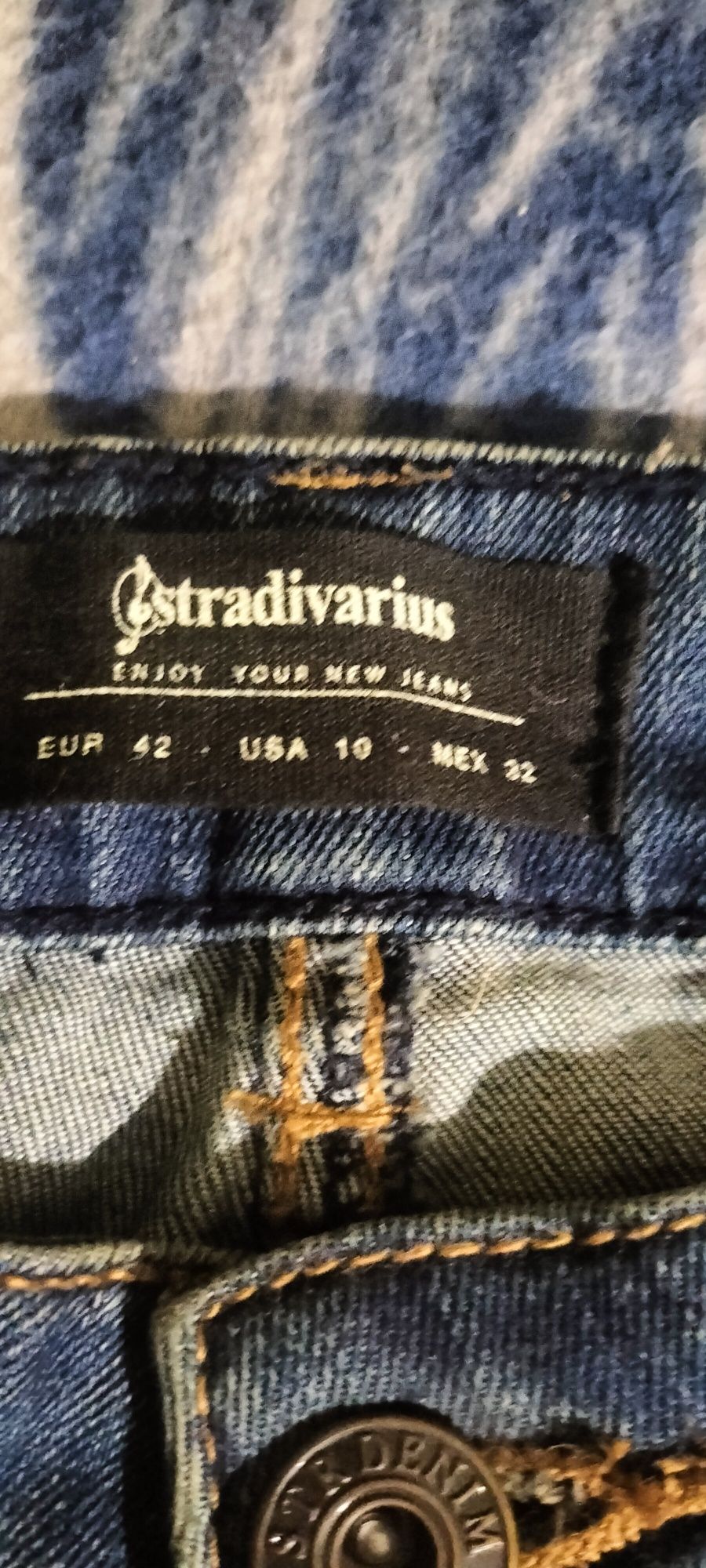 Calças de ganga Stradivarius – Look Destroyed