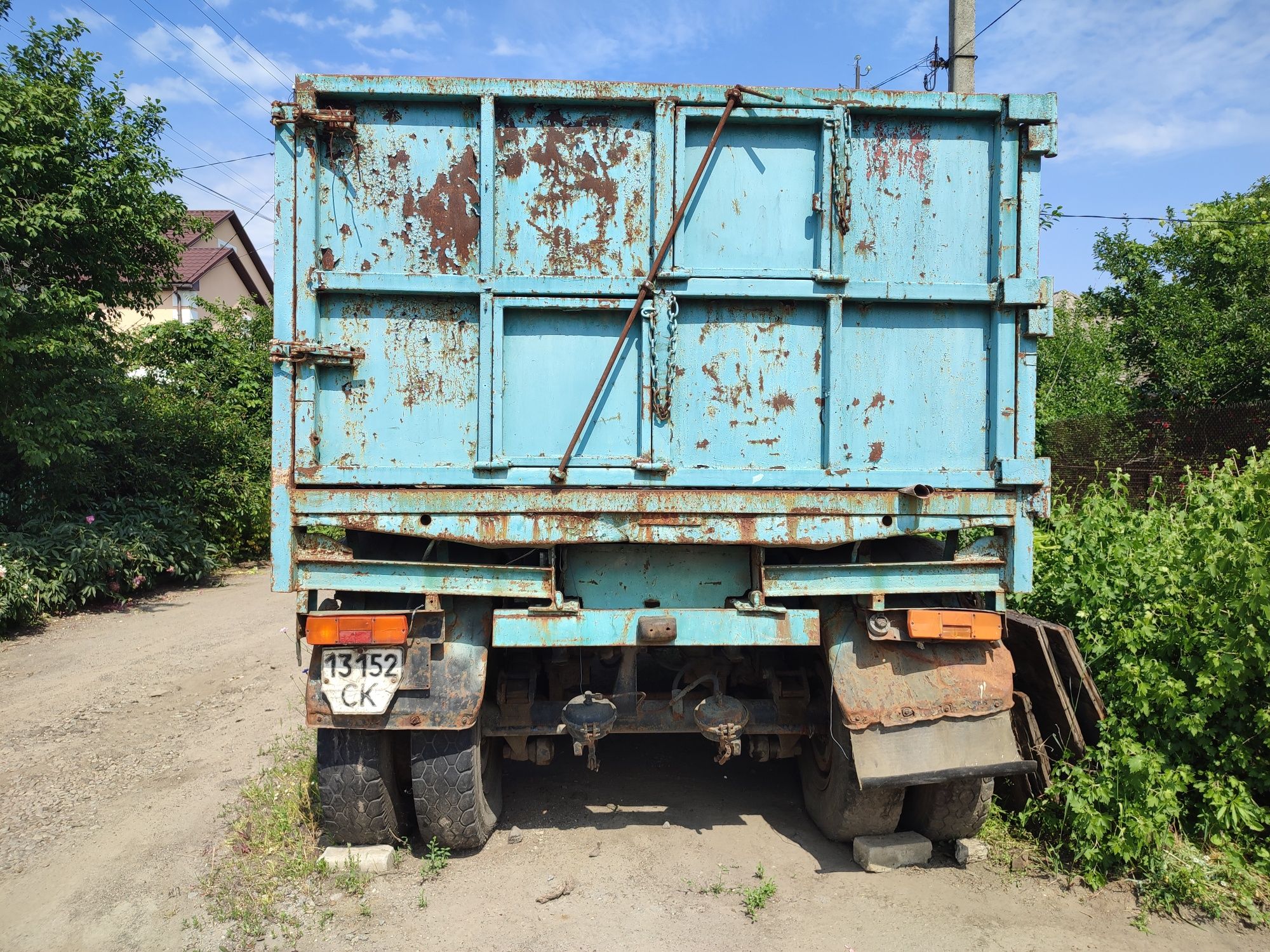 Грузовой полуприцеп