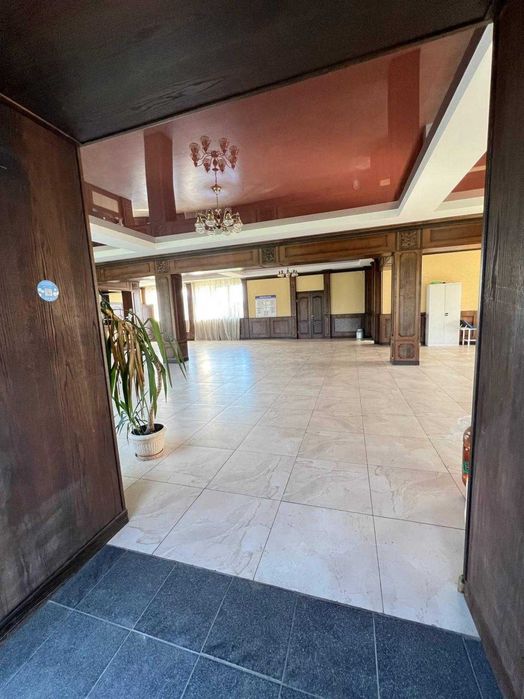 Продаж комерційного приміщення під ресторан та готель