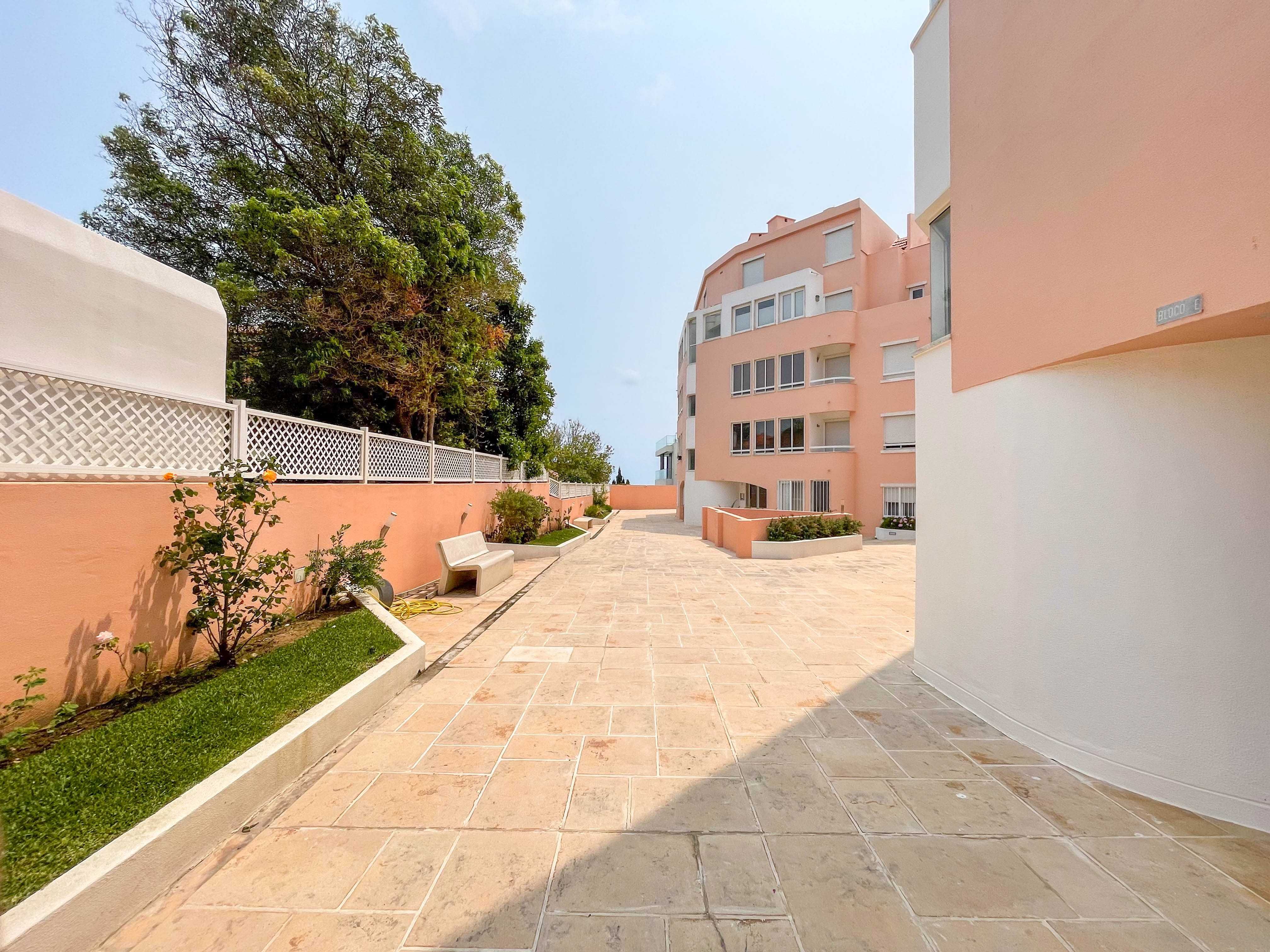 Condominio fechado com piscina t2