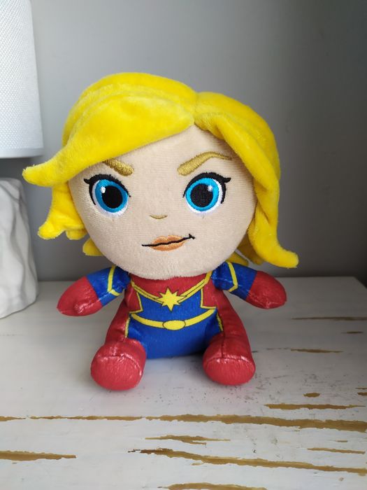 Kapitan Marvel maskotka pluszak przytulanka