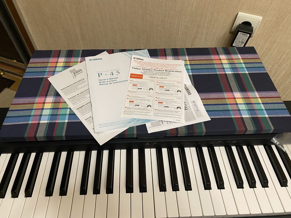 Цифрове піаніно YAMAHA P-45B (блок живлення, педаль, полиця і пюпітр )