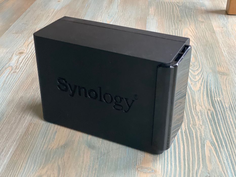 Synology DS-212+ (serwer plików) plus dysk 3,5' 750 GB
