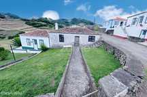 Moradia T2 com Potencial de Reabilitação – Malbusca, Santo Espírito...