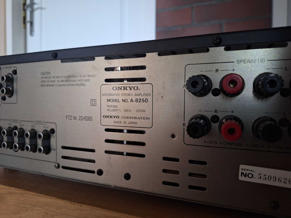 wzmacniacz Onkyo A-8250