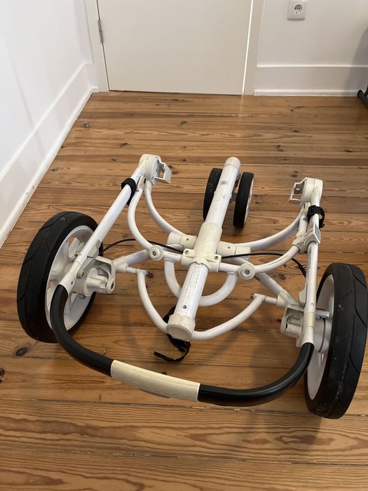 Carrinho de bebe quinny moodd, em bom estado