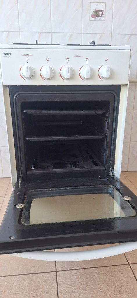 Kuchenka gazowa Zanussi z piekarnikiem gazowym