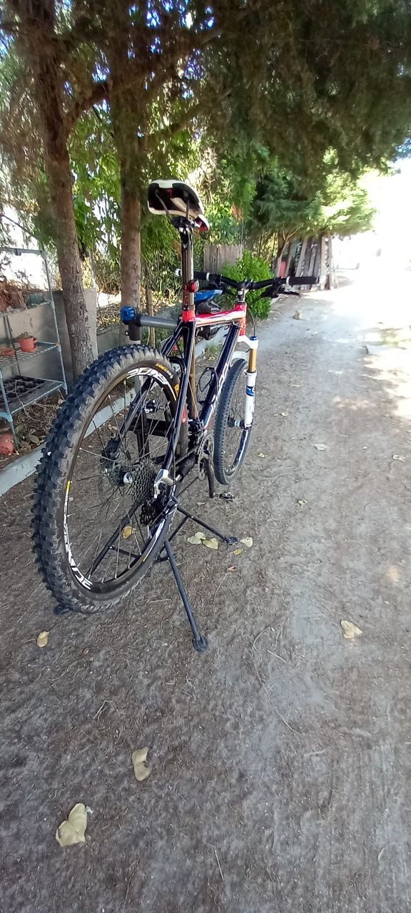 Bicicleta em Carbono Roda 26