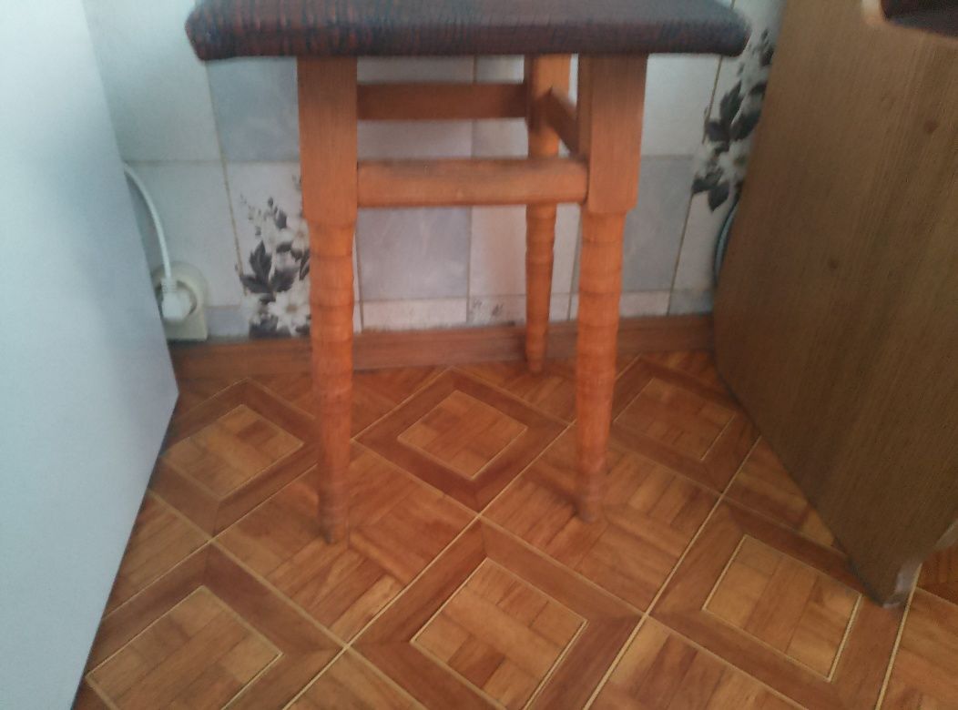 Продам кухонный уголок б/у.
