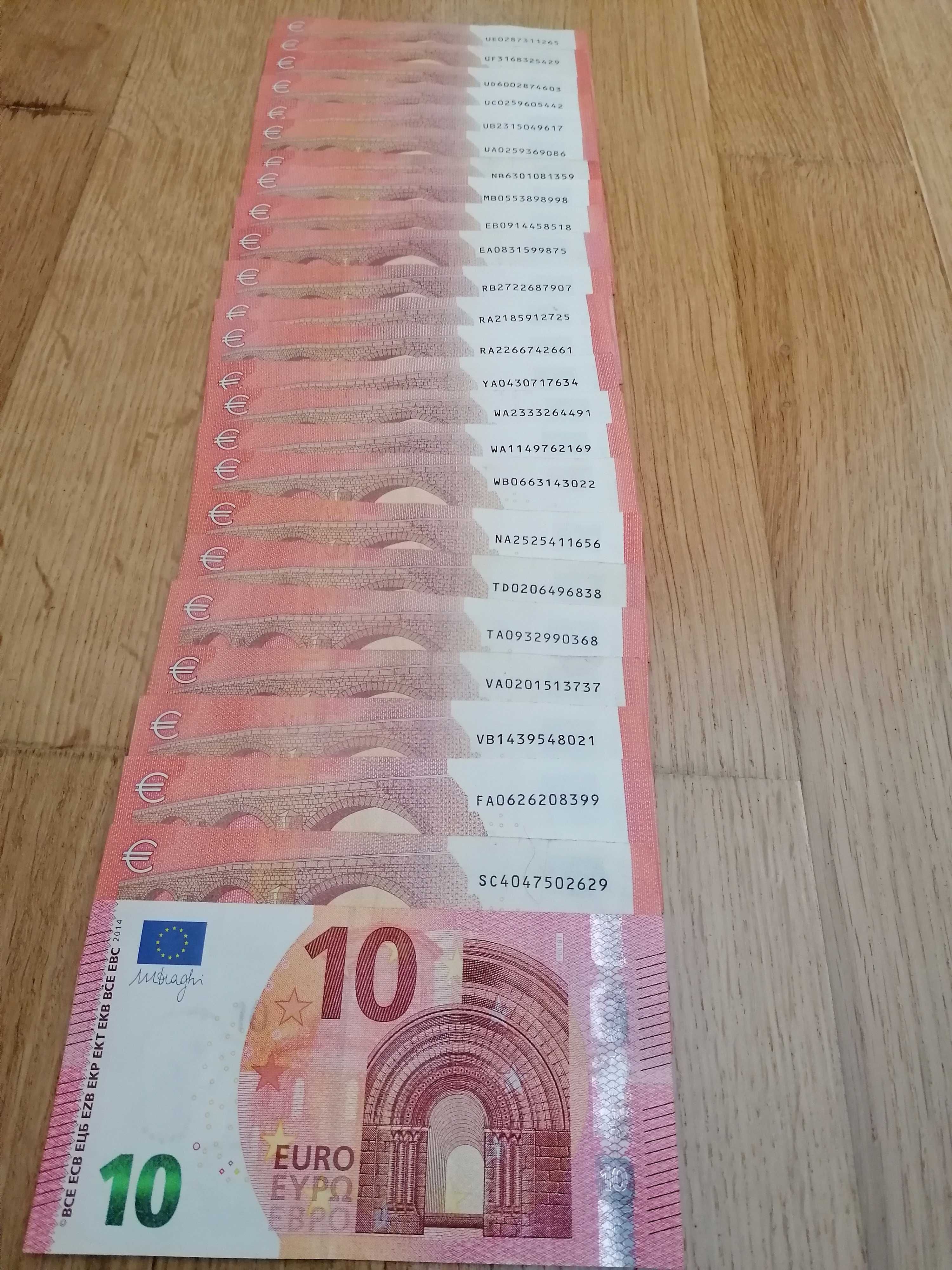25 notas de 10€ com letras diferentes