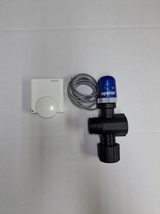 Termostatos e cabeças termostaticas para comando do piso aquecido.