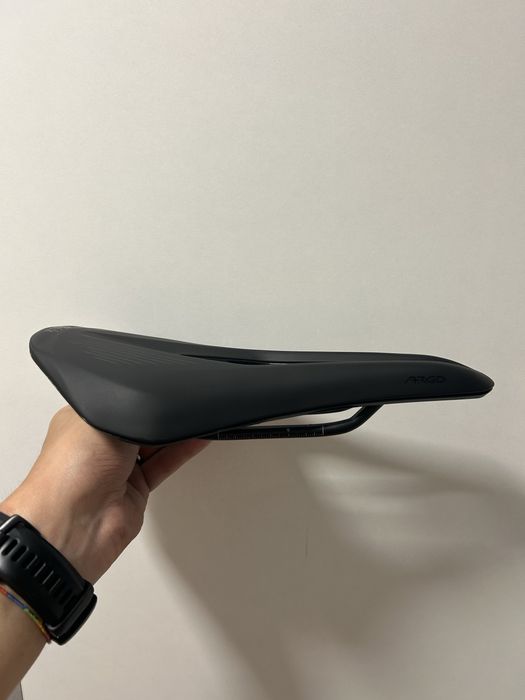 Selim Fizik vento argo r3 140mm